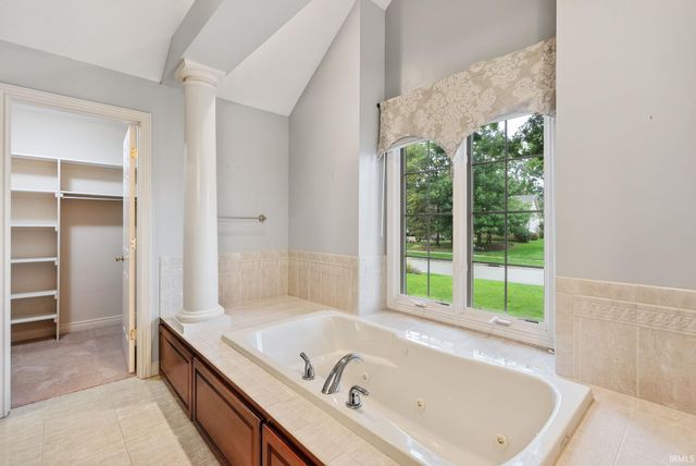 9622 Stowaway Cove, Fort Wayne, IN 46835