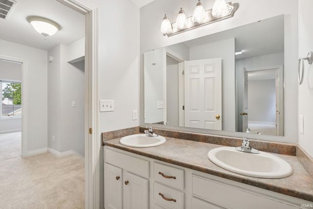 9622 Stowaway Cove, Fort Wayne, IN 46835