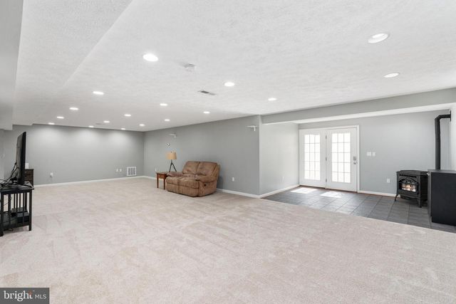 1 GENTLE BREEZE CIR, Fredericksburg, VA 22406