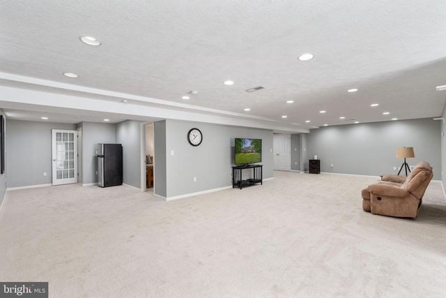 1 GENTLE BREEZE CIR, Fredericksburg, VA 22406