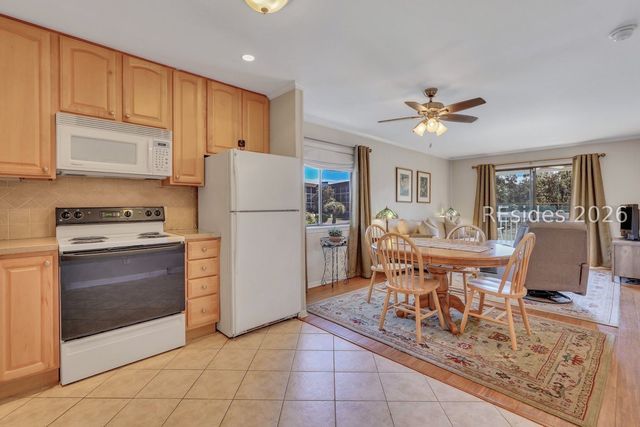40 Folly Field Rd Apt E1, Hilton Head Island, SC 29928