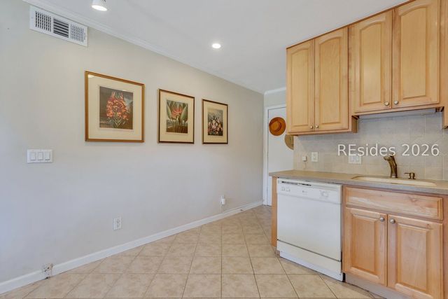 40 Folly Field Rd Apt E1, Hilton Head Island, SC 29928