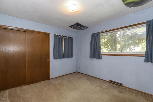 8954 N Silver Brook LANE, Brown Deer, WI 53223