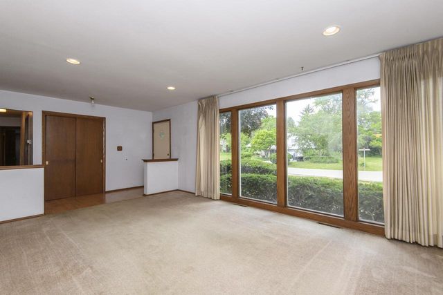 8954 N Silver Brook LANE, Brown Deer, WI 53223