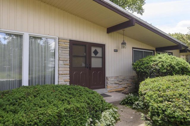 8954 N Silver Brook LANE, Brown Deer, WI 53223