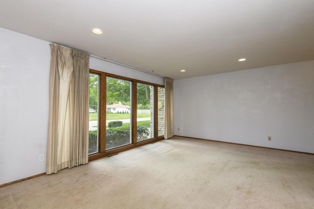 8954 N Silver Brook LANE, Brown Deer, WI 53223