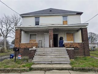 1046 Centre Avenue, Niagara Falls, NY 14305