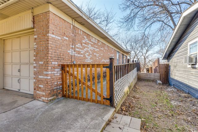 1304 S Hatcher Street, Decatur, TX 76234