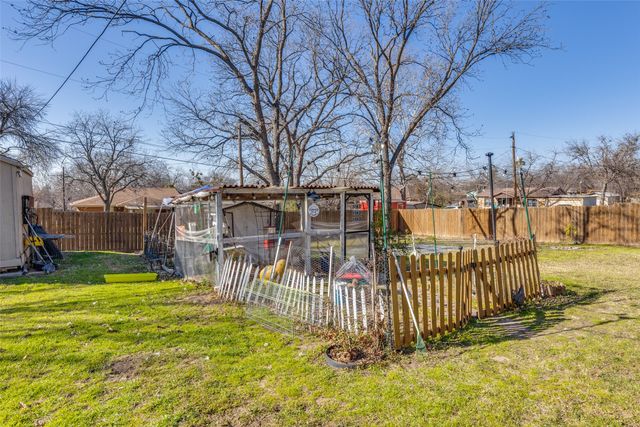 1304 S Hatcher Street, Decatur, TX 76234