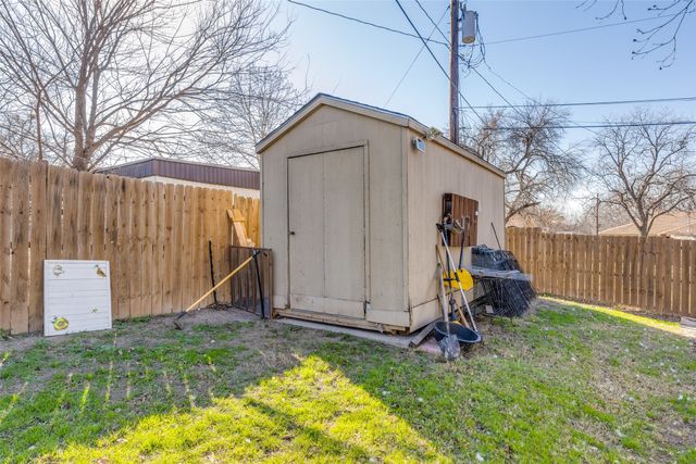 1304 S Hatcher Street, Decatur, TX 76234