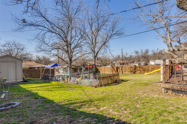 1304 S Hatcher Street, Decatur, TX 76234