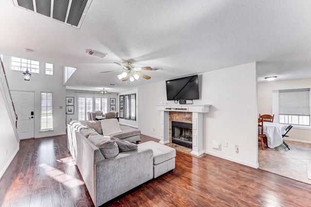 2004 Saber Court, League City, TX 77573