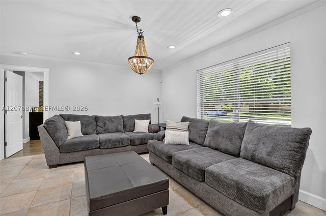 4225 NW 7th Pl, Deerfield Beach, FL 33442