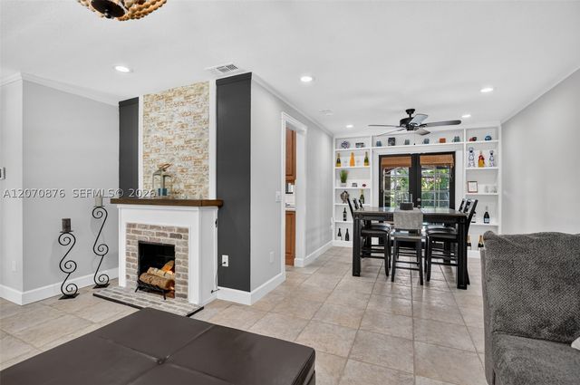 4225 NW 7th Pl, Deerfield Beach, FL 33442