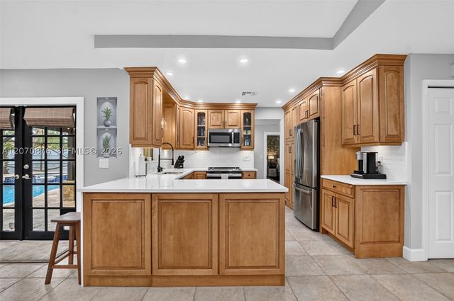 4225 NW 7th Pl, Deerfield Beach, FL 33442