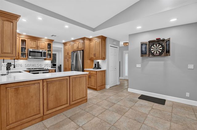 4225 NW 7th Pl, Deerfield Beach, FL 33442