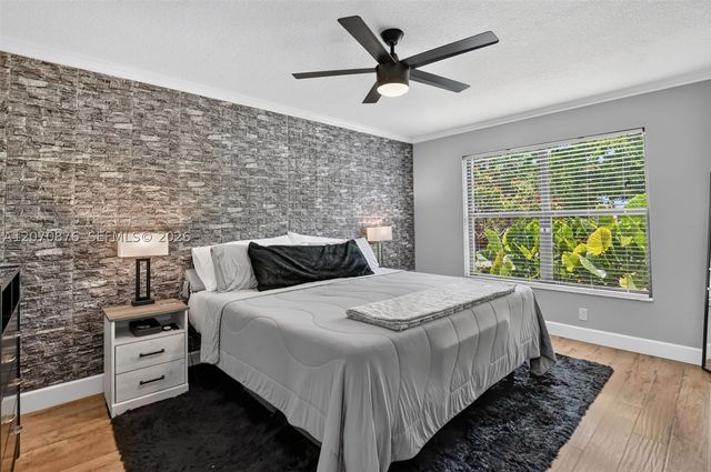 4225 NW 7th Pl, Deerfield Beach, FL 33442