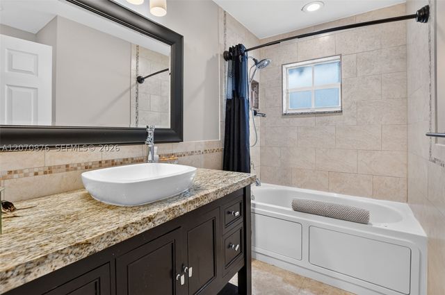 4225 NW 7th Pl, Deerfield Beach, FL 33442