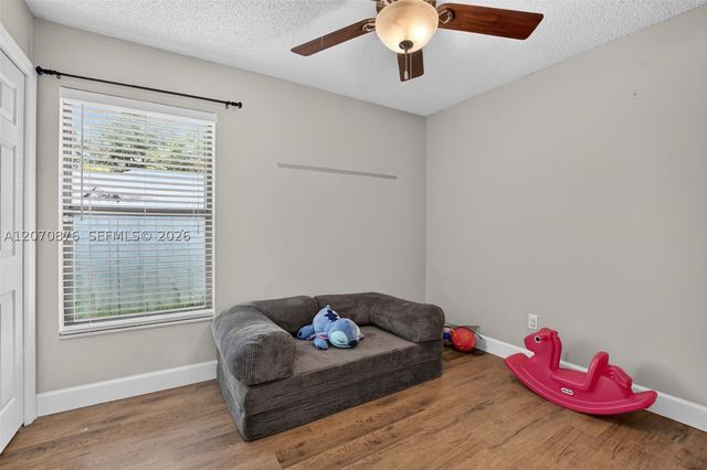 4225 NW 7th Pl, Deerfield Beach, FL 33442