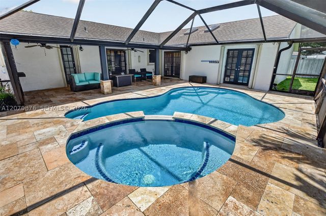 4225 NW 7th Pl, Deerfield Beach, FL 33442