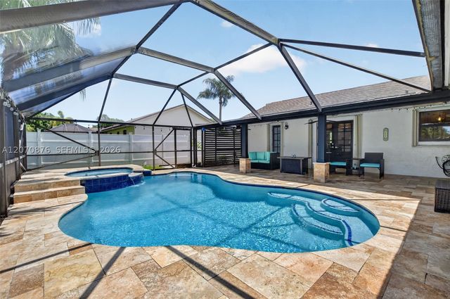 4225 NW 7th Pl, Deerfield Beach, FL 33442