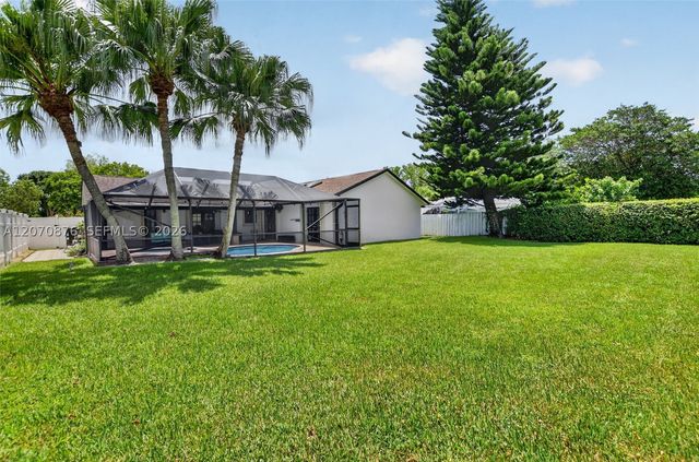 4225 NW 7th Pl, Deerfield Beach, FL 33442
