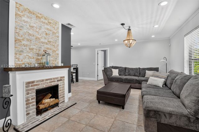 4225 NW 7th Pl, Deerfield Beach, FL 33442