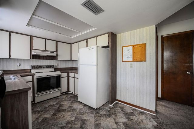 925 FENTON LANE 9, Lakeland, FL 33809