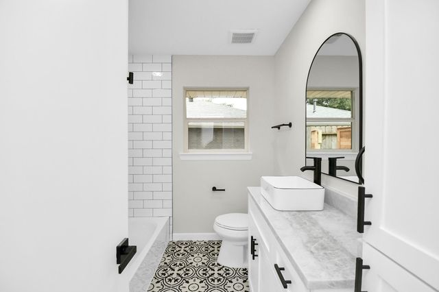 4238 T C Jester Boulevard, Houston, TX 77018