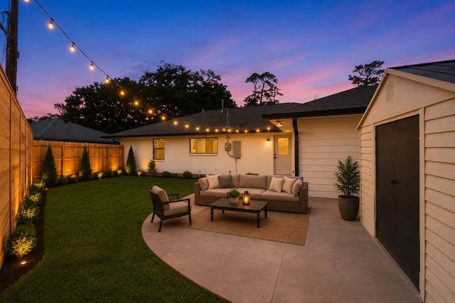 4238 T C Jester Boulevard, Houston, TX 77018