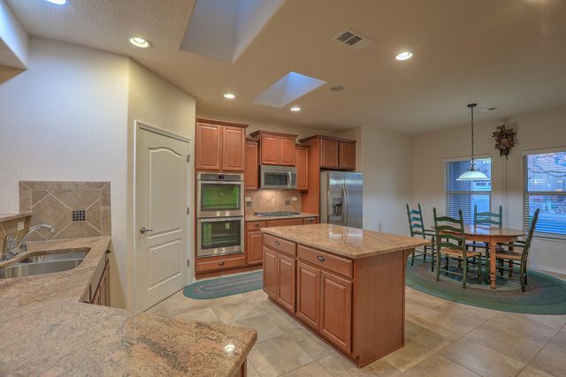 929 Evening Primrose Lane, Bernalillo, NM 87004