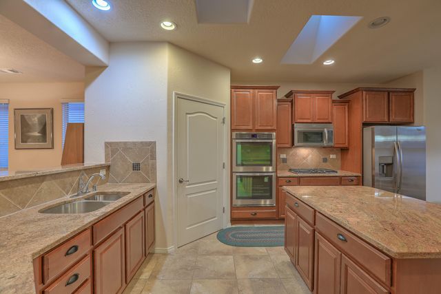 929 Evening Primrose Lane, Bernalillo, NM 87004