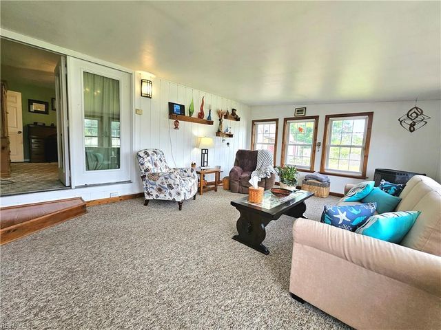 215 N 6th ST, Hampton, VA 23664