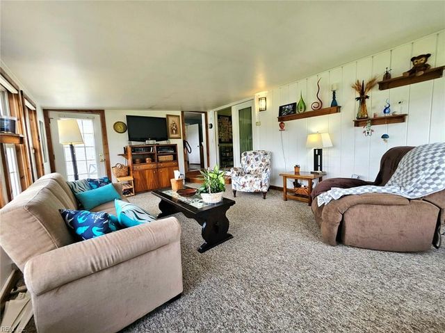 215 N 6th ST, Hampton, VA 23664