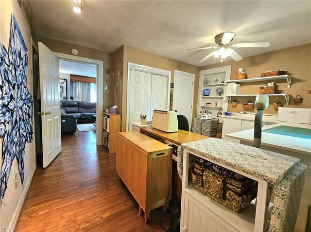 215 N 6th ST, Hampton, VA 23664