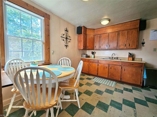 215 N 6th ST, Hampton, VA 23664