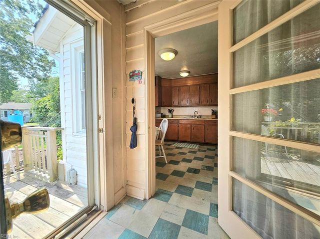 215 N 6th ST, Hampton, VA 23664