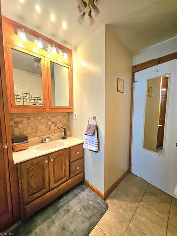 215 N 6th ST, Hampton, VA 23664