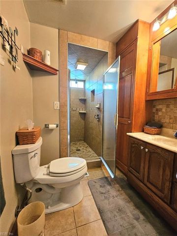 215 N 6th ST, Hampton, VA 23664