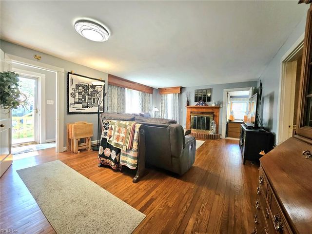 215 N 6th ST, Hampton, VA 23664