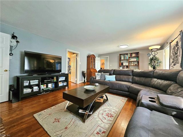 215 N 6th ST, Hampton, VA 23664