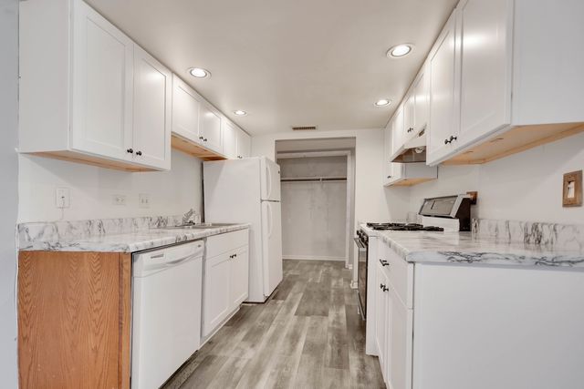 3A KINGERY QUARTER 103, Willowbrook, IL 60527