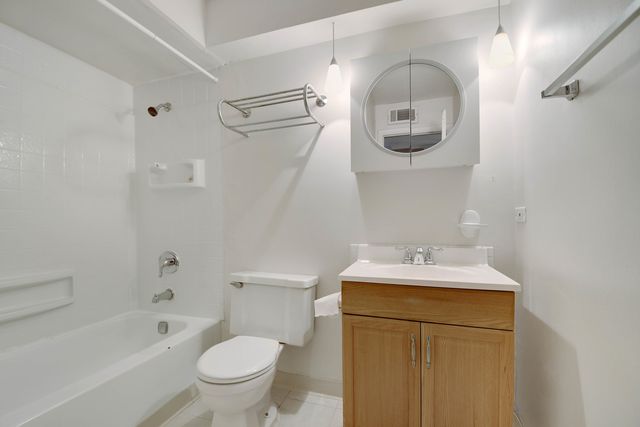 3A KINGERY QUARTER 103, Willowbrook, IL 60527