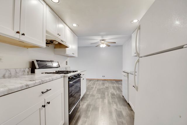3A KINGERY QUARTER 103, Willowbrook, IL 60527