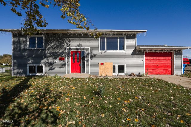 216 Crown Butte Drive, Mandan, ND 58554 property photo