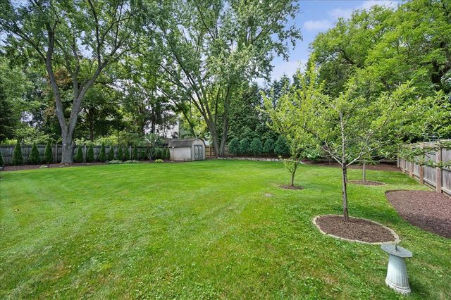 586 Earl Drive, Northfield, IL 60093