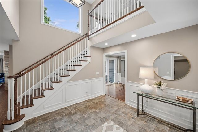 586 Earl Drive, Northfield, IL 60093