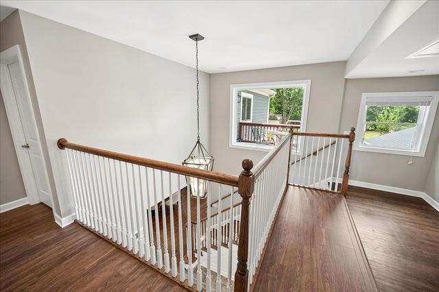 586 Earl Drive, Northfield, IL 60093