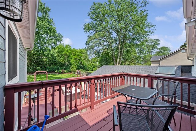 586 Earl Drive, Northfield, IL 60093