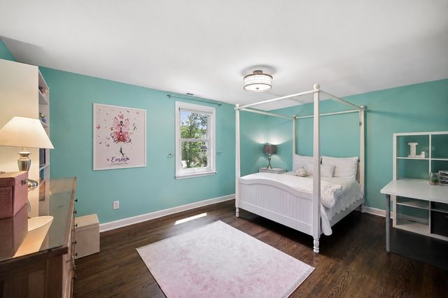 586 Earl Drive, Northfield, IL 60093